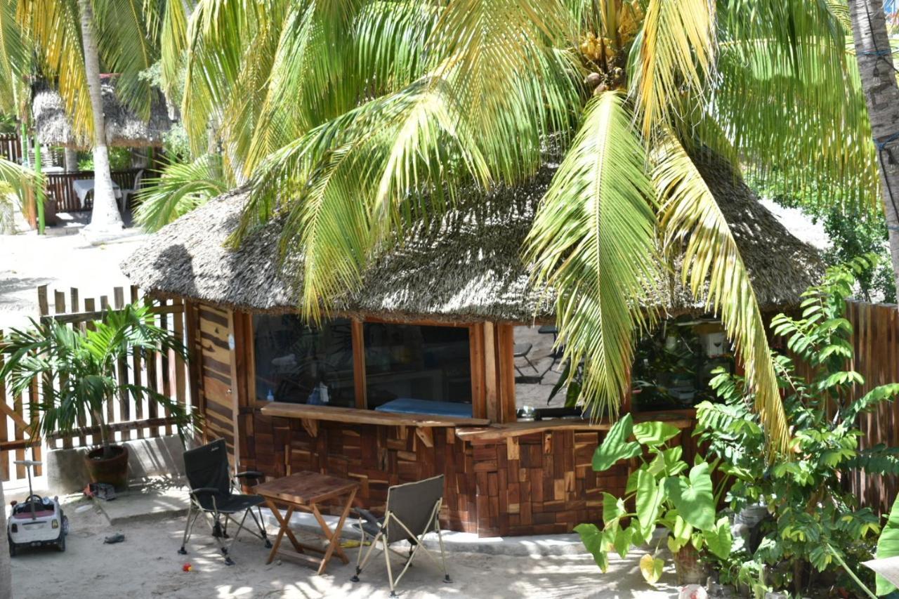 Ah Muzenkab Hotell El Cuyo Exteriör bild