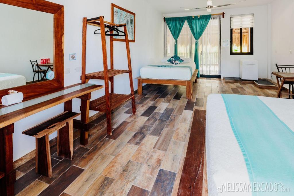 Ah Muzenkab Hotell El Cuyo Exteriör bild